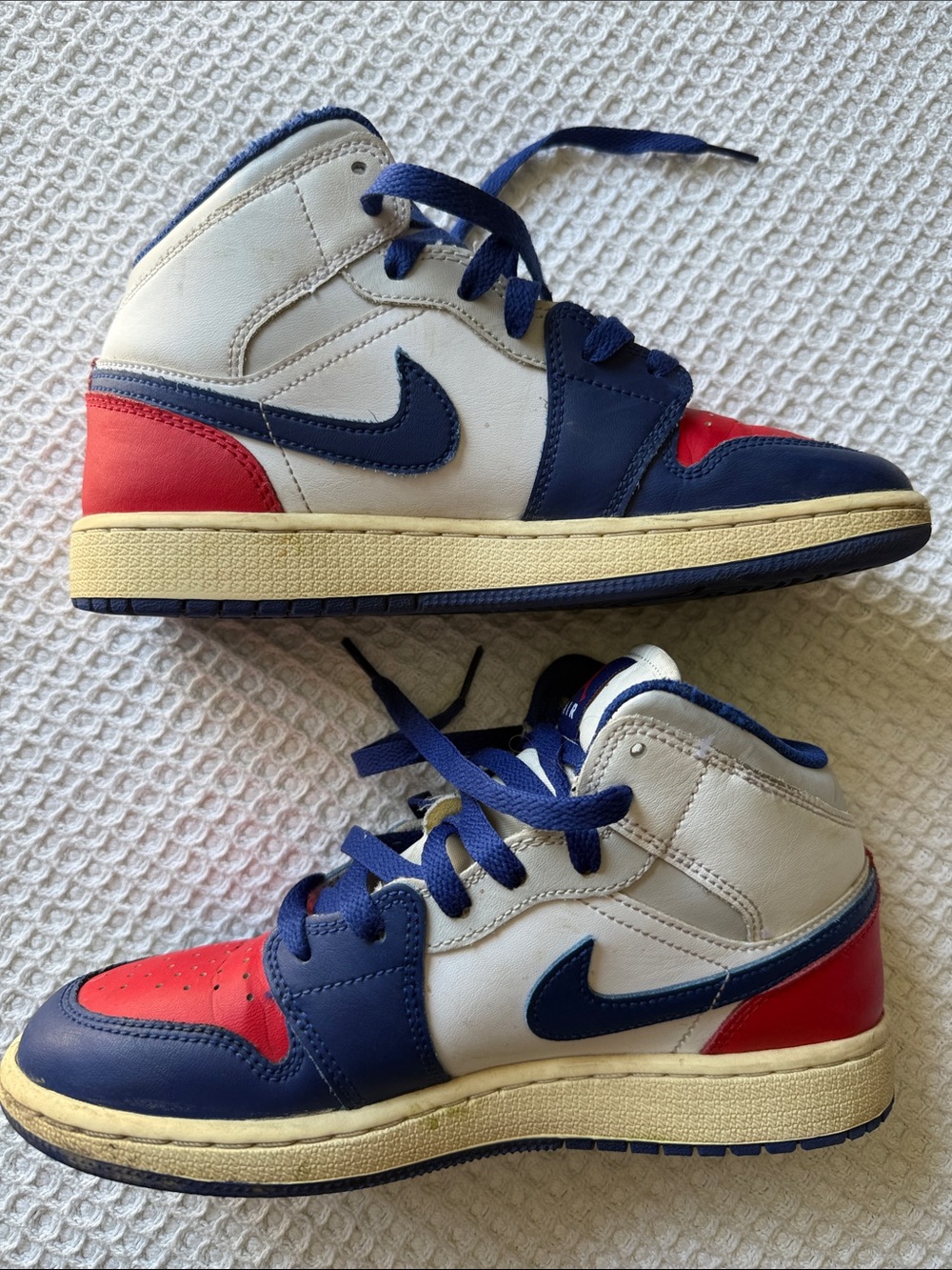 Air Jordan 1 Mid Rare Air GS Youth 4.5Y / Women’s 6 DQ8423-102 - Picture 3 of 10